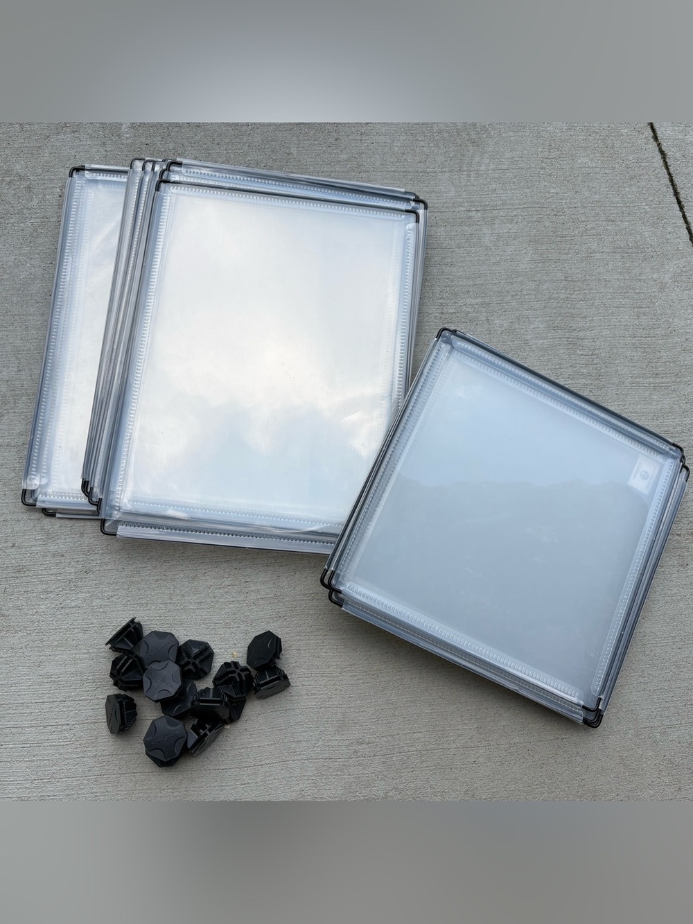 PLASTIC PANELS FOR SMALL ANIMAL PLAYPEN